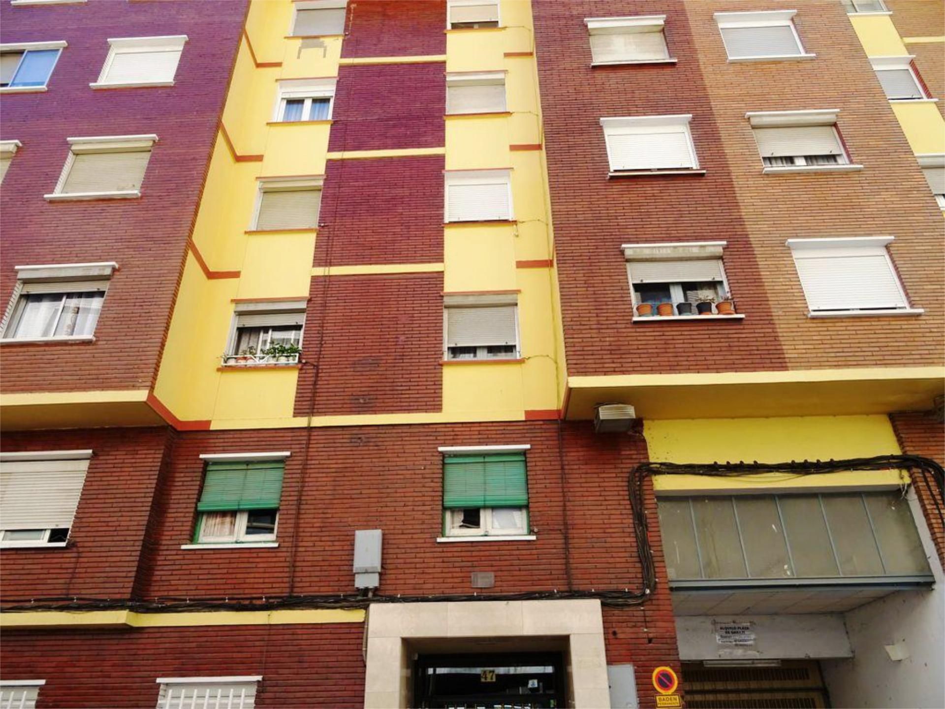 Vista exterior de Piso en venta en  Zaragoza Capital con Calefacción y Amueblado