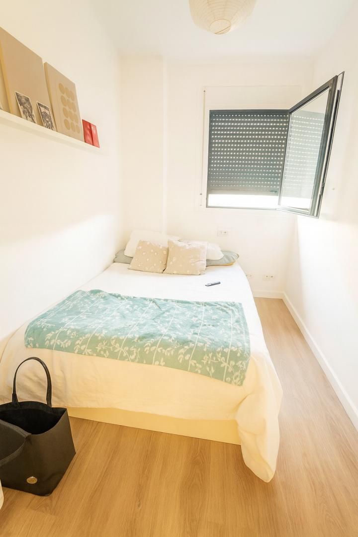 Dormitori de Pis per a compartir en L'Hospitalet de Llobregat amb Aire condicionat, Calefacció i Terrassa