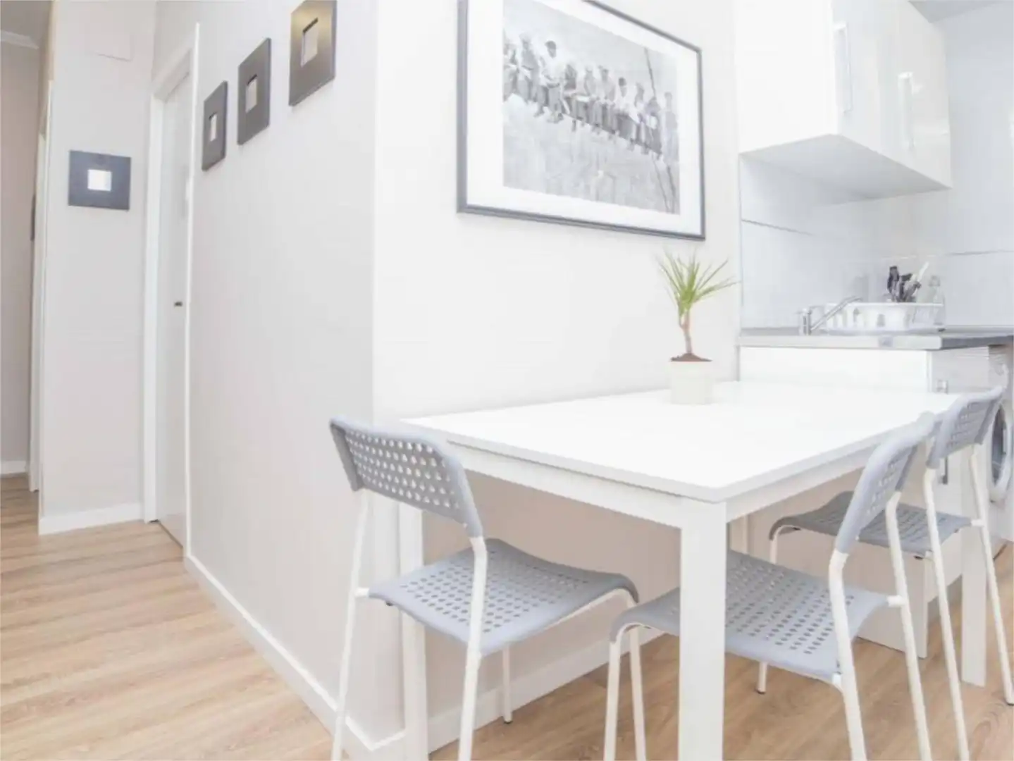 Zimmer in Carrer del Comte d'Altea, 52, Gran Via Esszimmer von Dachboden zur untervermieten in Valencia mit Terrasse, Möbliert und Balkon