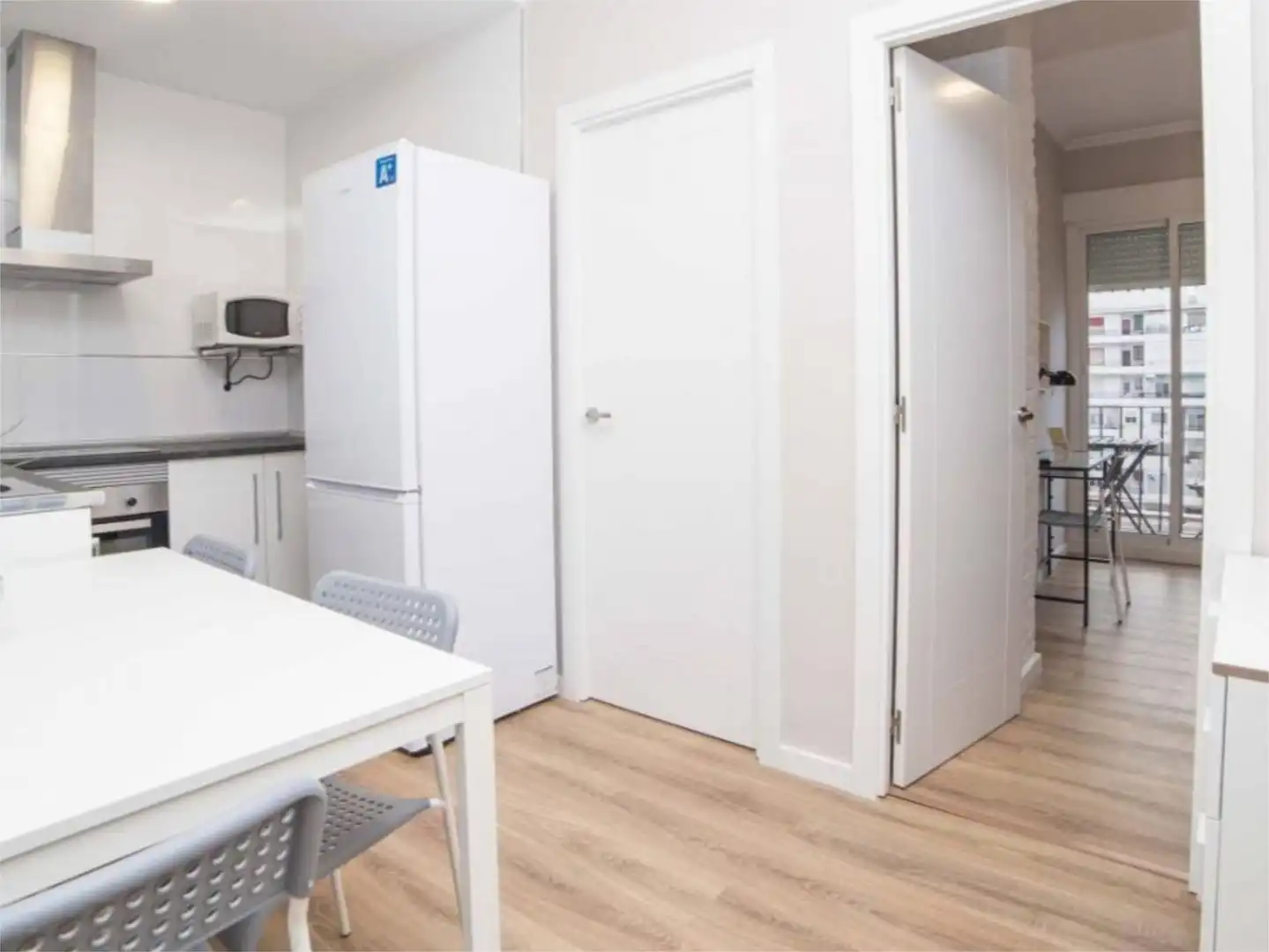 Zimmer in Carrer del Comte d'Altea, 52, Gran Via Küche von Dachboden zur untervermieten in Valencia mit Terrasse, Möbliert und Balkon