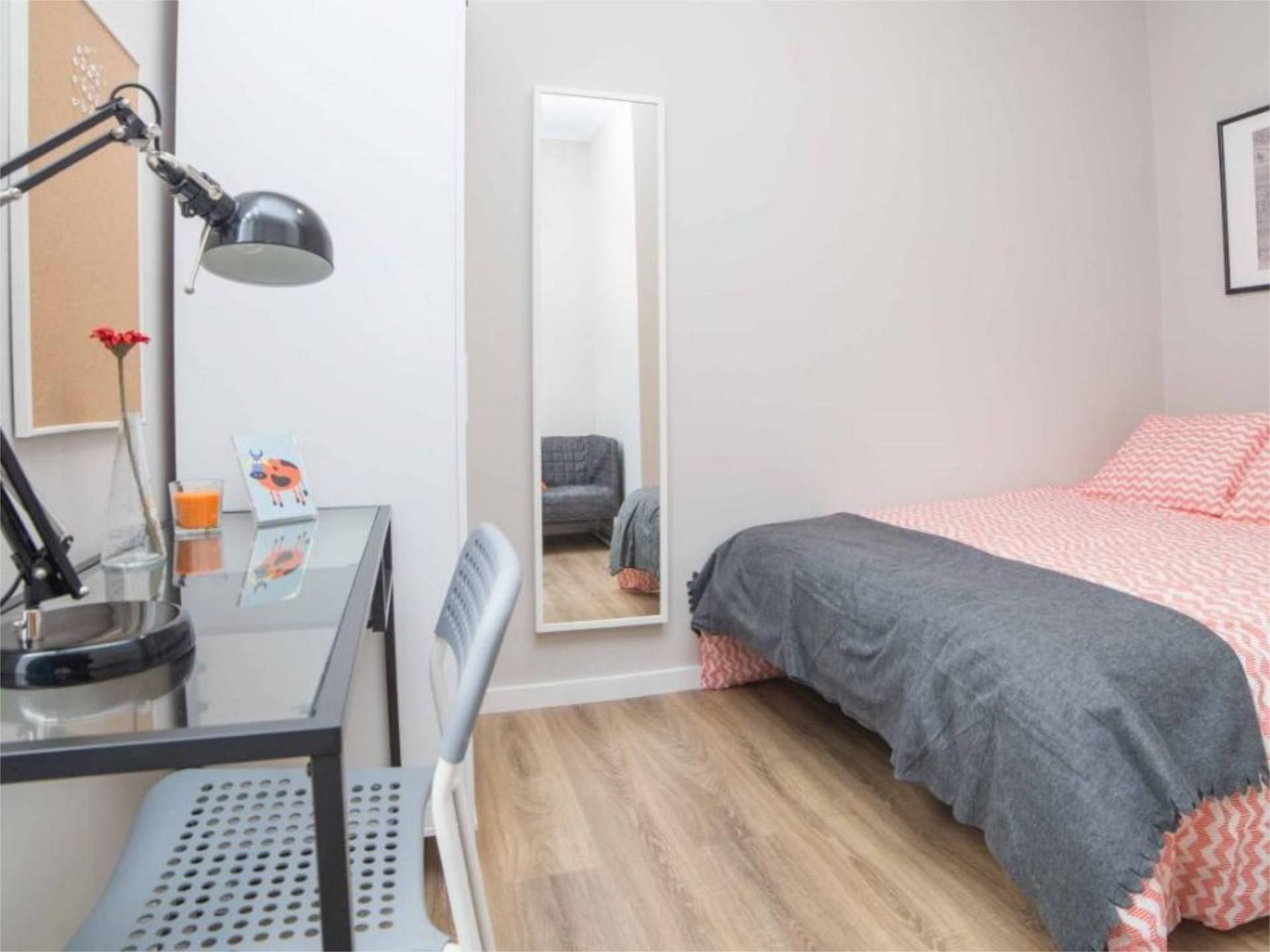 Bedroom of Flat to share in  Valencia Capital  with Terrace, Furnished and Balcony