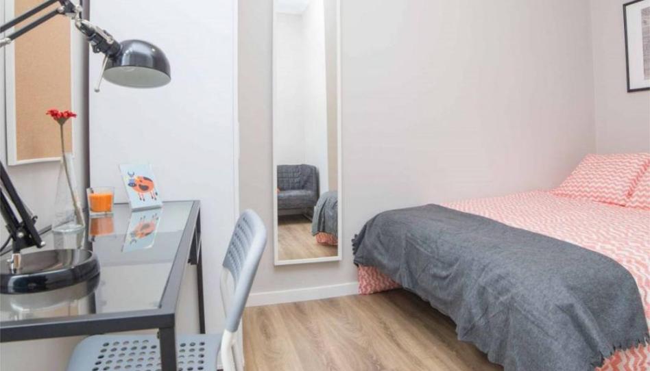 Flat to share in Carrer del Comte D'altea, 52, Gran Via, Valencia - image 1 Photo 1 of Flat to share in Carrer del Comte D'altea, 52, Gran Via, Valencia