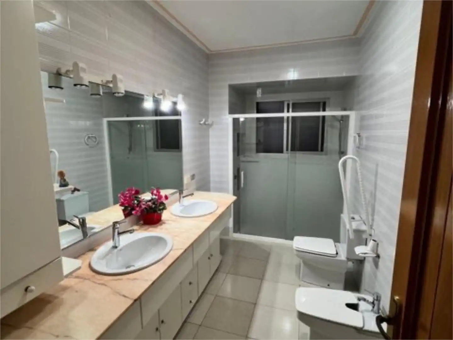 Houses for sale in Carrer Sant Josep, 5, Bell-lloc d'Urgell Bathroom of Houses for sale in Bell-lloc d'Urgell with Air Conditioner, Heating and Terrace