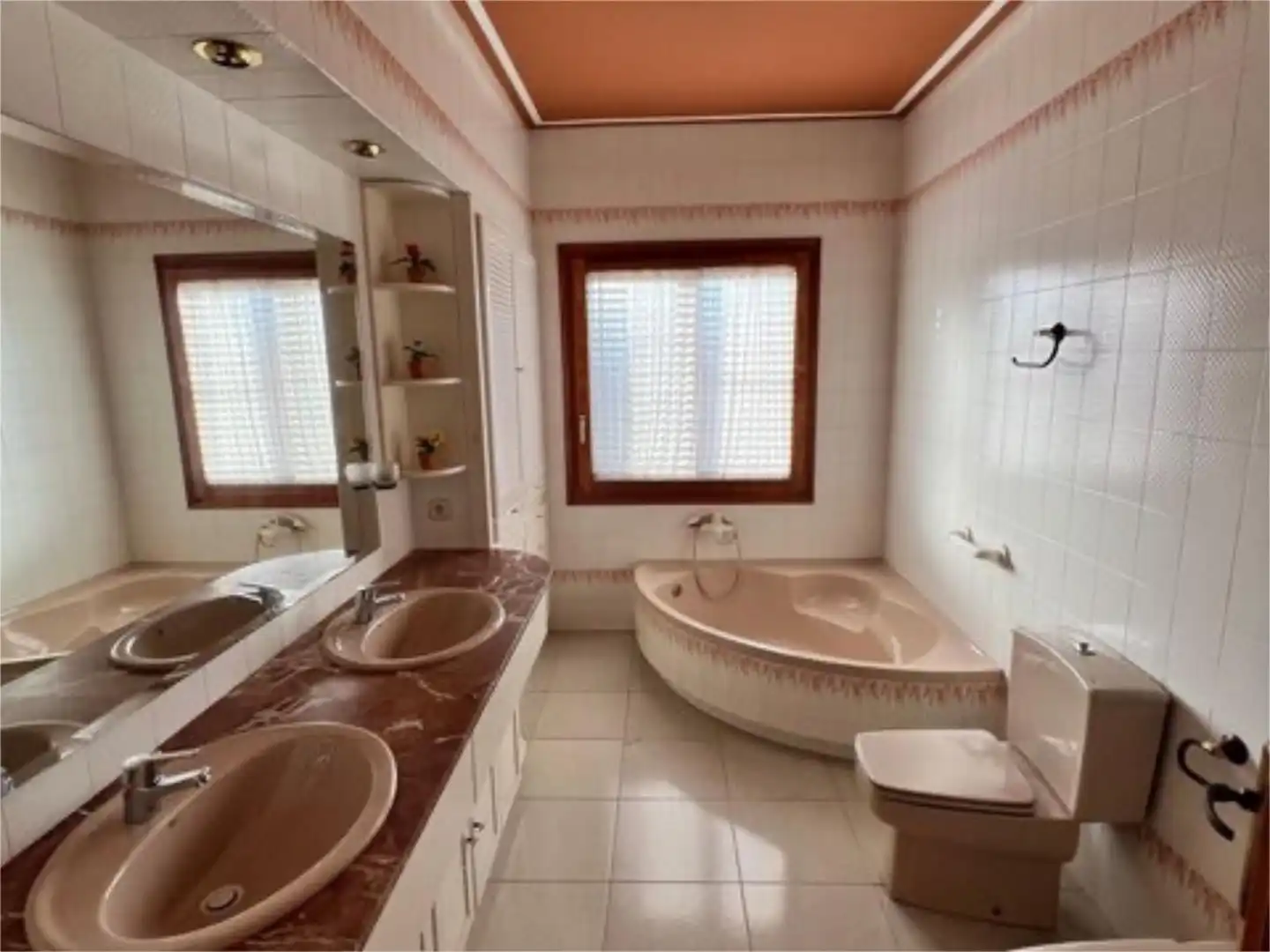 Houses for sale in Carrer Sant Josep, 5, Bell-lloc d'Urgell Bathroom of Houses for sale in Bell-lloc d'Urgell with Air Conditioner, Heating and Terrace