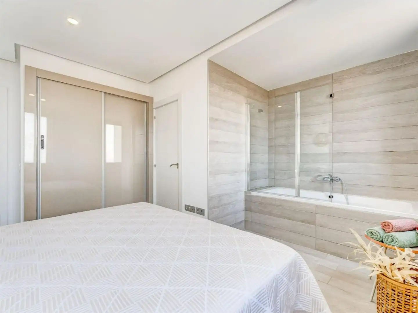 Apartamento en venta en Calle Aljibe, 9, Callao Salvaje - Playa Paraíso Baño de Apartamento en venta en Adeje con Aire acondicionado, Terraza y Piscina