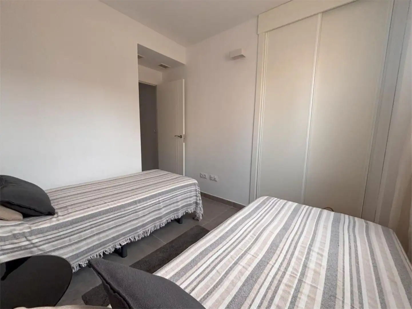 Apartament de lloguer a Carrer Mar Jónica, 1, El Palmar - Los Molinos Dormitori de Apartament de lloguer en Dénia amb Aire condicionat, Calefacció i Terrassa