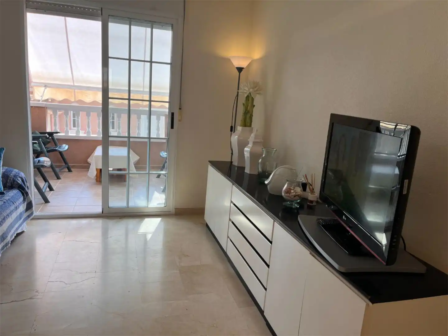 Piso de alquiler en Avinguda de Portugal, 95, Calas Santiago Bernabéu Sala de estar de Piso de alquiler en Santa Pola con Calefacción, Jardín privado y Terraza