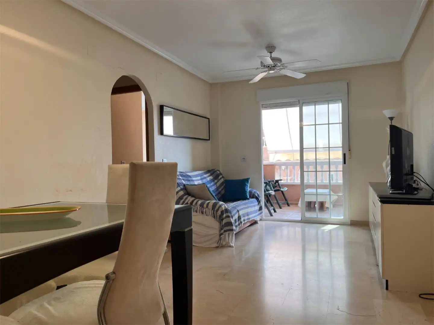 Piso de alquiler en Avinguda de Portugal, 95, Calas Santiago Bernabéu Sala de estar de Piso de alquiler en Santa Pola con Calefacción, Jardín privado y Terraza