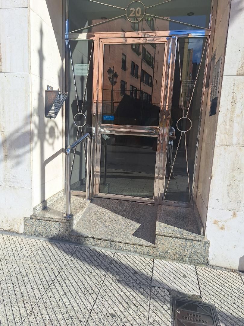 Pis en venda en Oviedo  amb Calefacció, Parquet i Traster