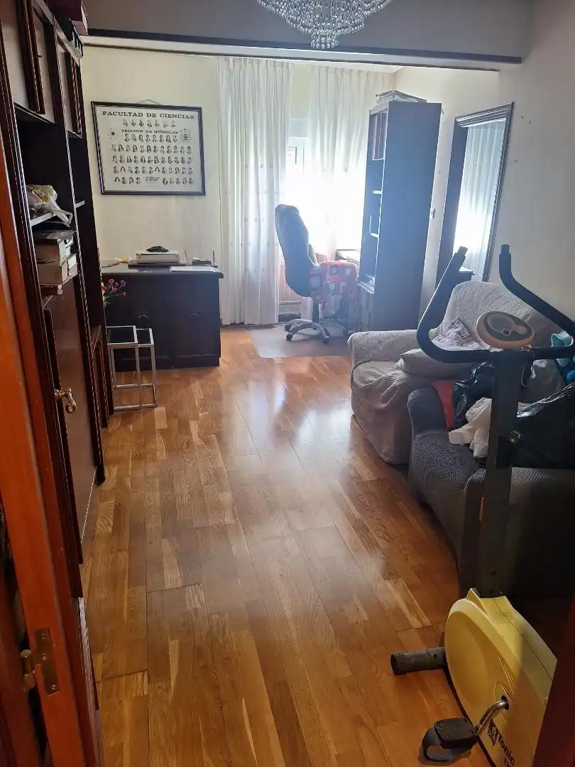 Sala d'estar de Pis en venda en Oviedo  amb Calefacció, Parquet i Traster
