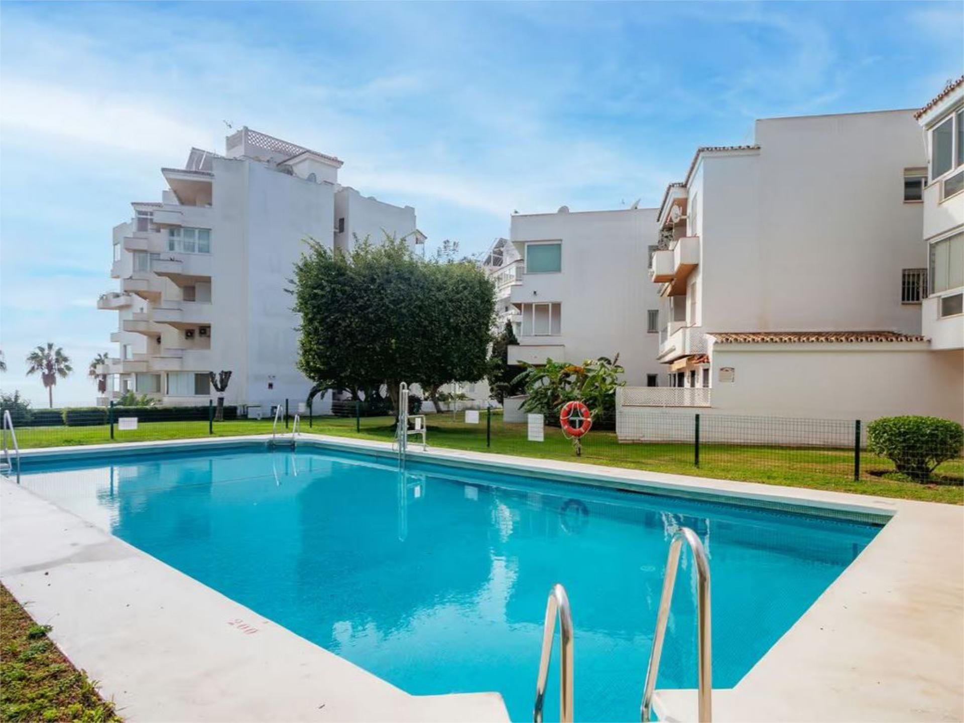 Apartamento de alquiler en Avenida Severo Ochoa, 16, Playa Bajadilla - Puertos Vista exterior de Apartamento de alquiler en Marbella con Aire acondicionado, Calefacción y Jardín privado