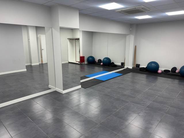 Local comercial en Alquiler en Calle Picasso, 1 en Pintores - Ferial