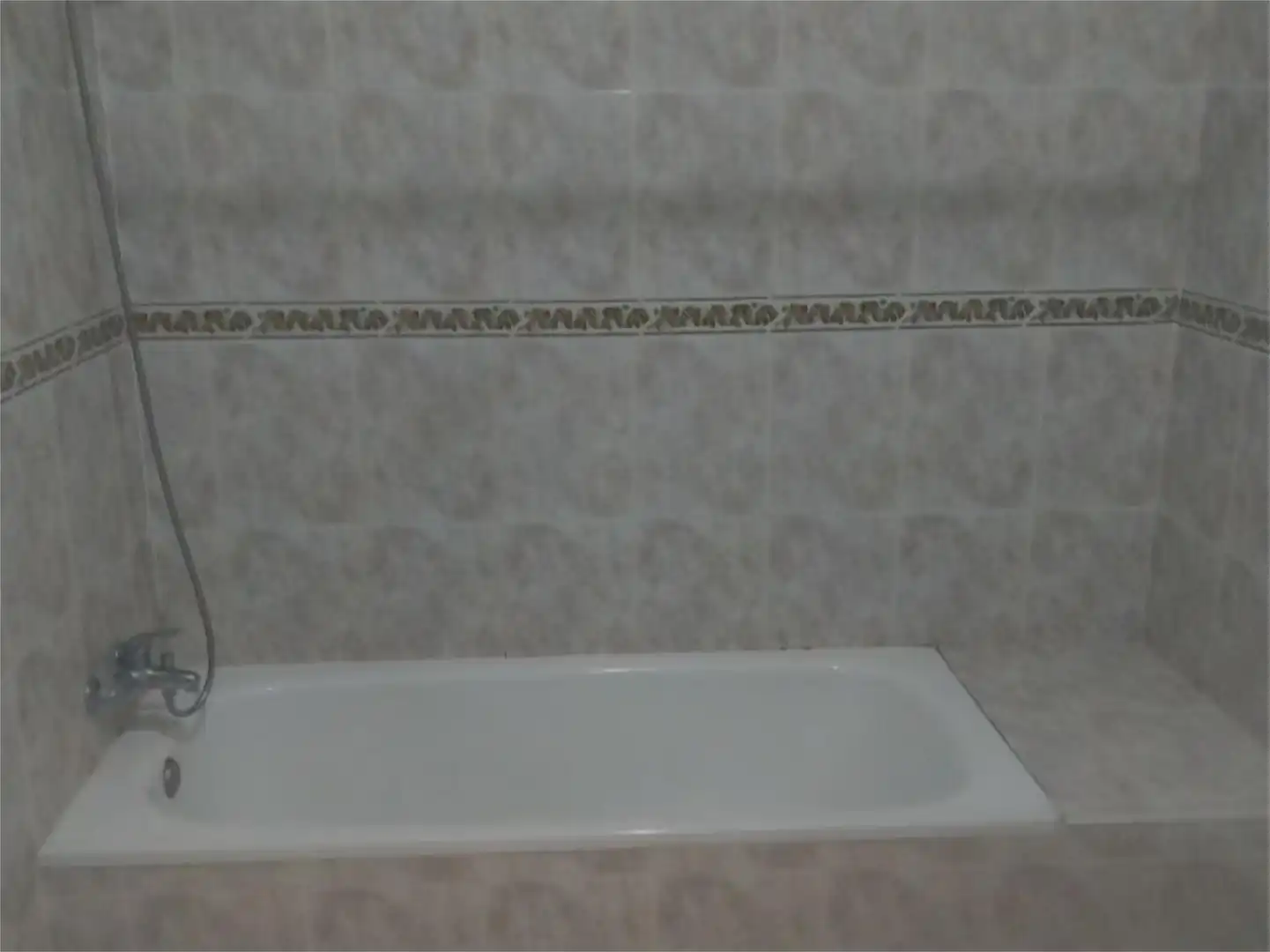Bathroom of Flat for sale in Sevilla  with Air Conditioner and Balcony
