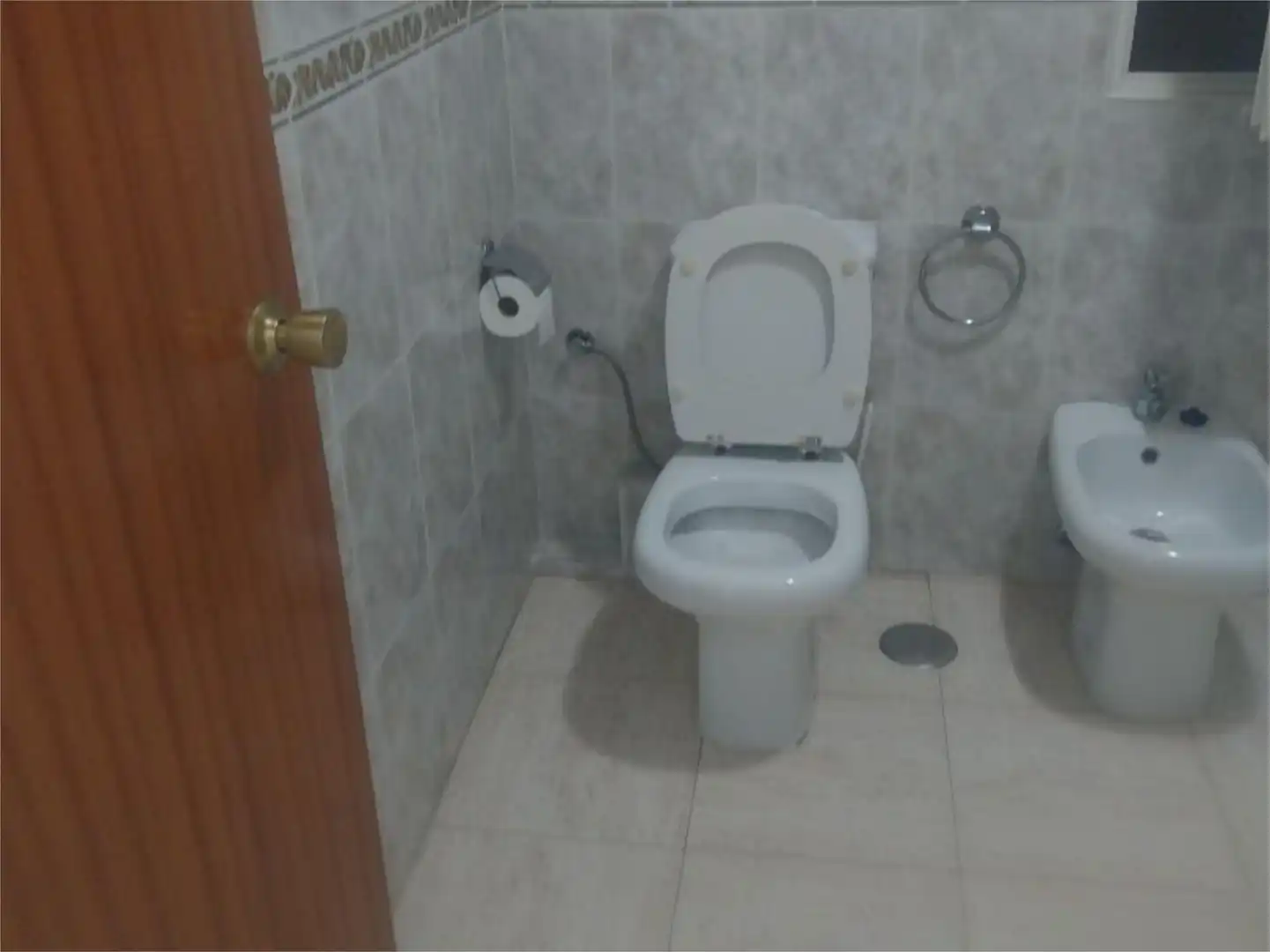 Bathroom of Flat for sale in Sevilla  with Air Conditioner and Balcony