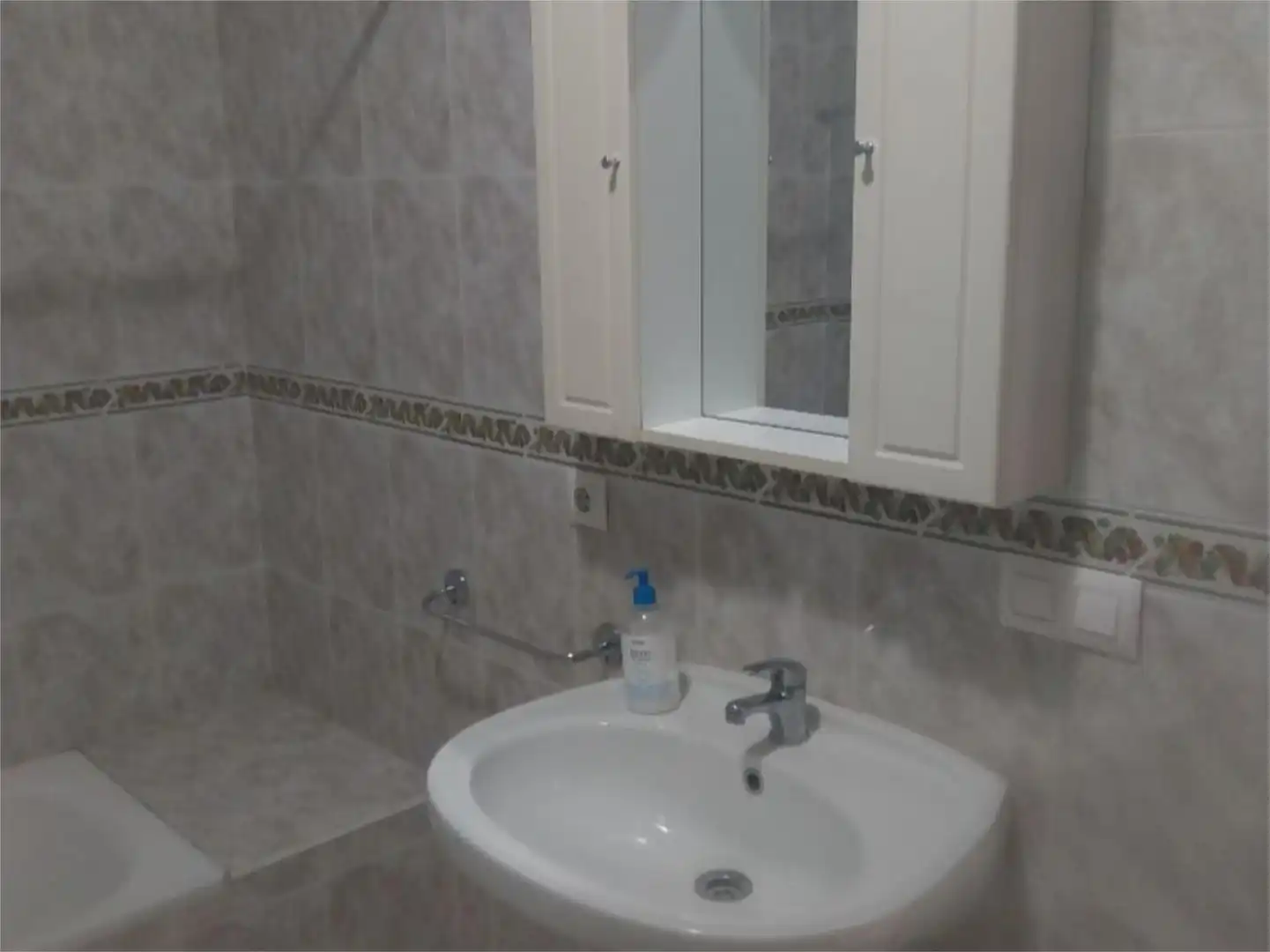 Bathroom of Flat for sale in Sevilla  with Air Conditioner and Balcony