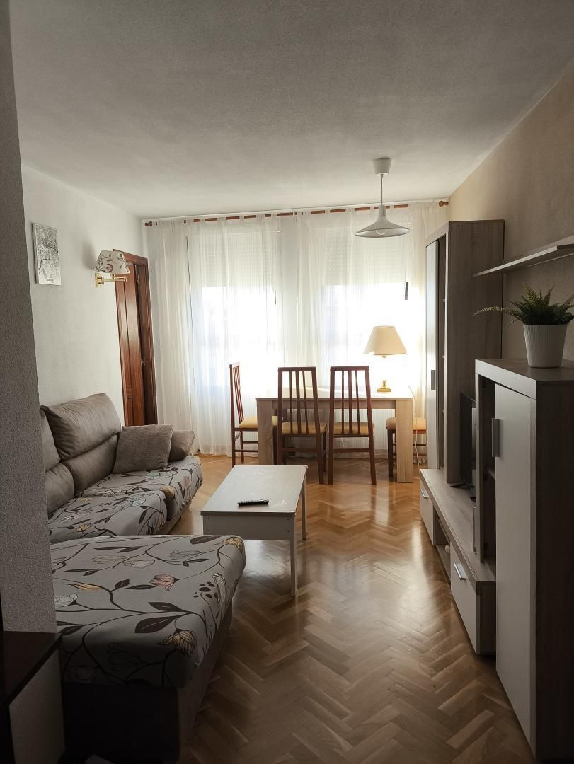Flat to rent in Calle Caballería, 33, Delicias Living room of Flat to rent in Valladolid Capital with Heating, Parquet flooring and Furnished