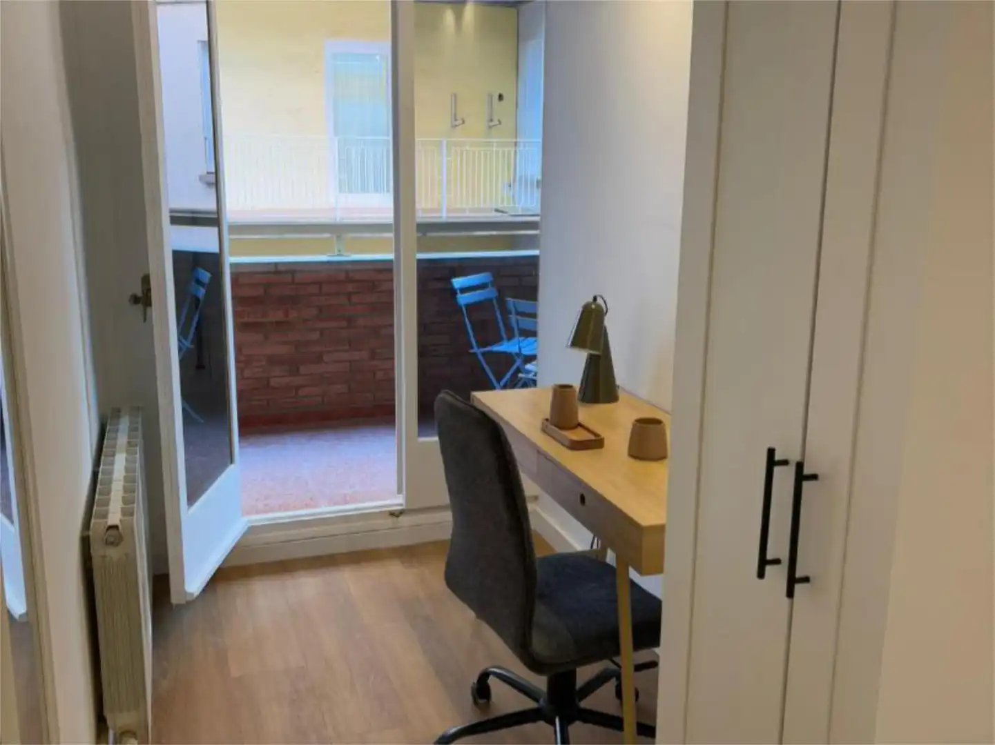 Room in Avinguda Francesc Macià, 31, Centre Històric Balcony of Flat for share in Lleida with Air Conditioner, Heating and Parquet flooring