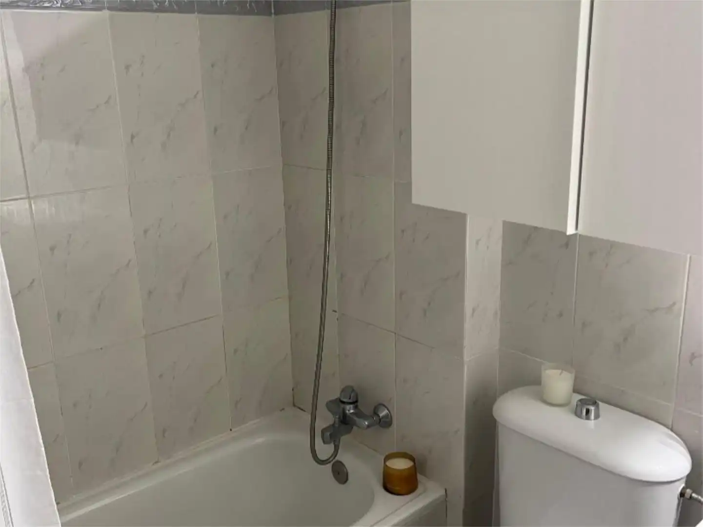 Room in Avinguda Francesc Macià, 31, Centre Històric Bathroom of Flat for share in Lleida with Air Conditioner, Heating and Parquet flooring