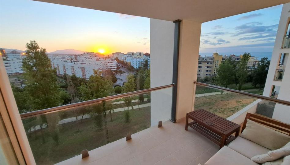 Foto 1 de Apartament en venda a Avenida Reina Sofía, 9, Puerto de Estepona, Málaga