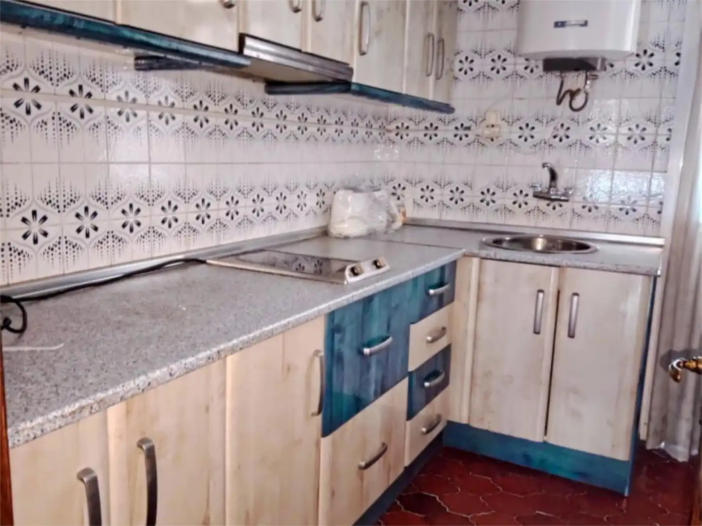 Casa adosada en venda a Calle Juan Diego de Dios Barrero, 11, Zona Hospital Cuina de Casa adosada en venda en Linares amb Aire condicionat, Terrassa i Traster