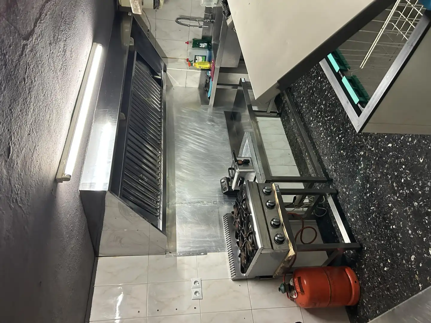 Cuina de Local en traspas en Vitoria - Gasteiz amb Aire condicionat