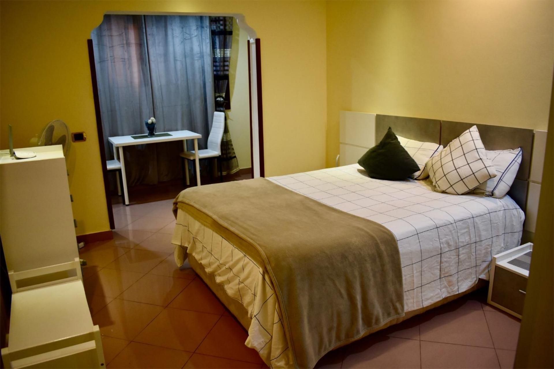 Dormitori de Pis per a compartir en  Madrid Capital amb Aire condicionat, Calefacció i Jardí privat