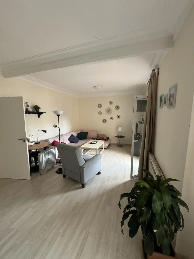 Habitació a Carrer de Casanova, 103, L'Antiga Esquerra de l'Eixample Sala d'estar de Pis per a compartir en Barcelona amb Calefacció, Parquet i Terrassa