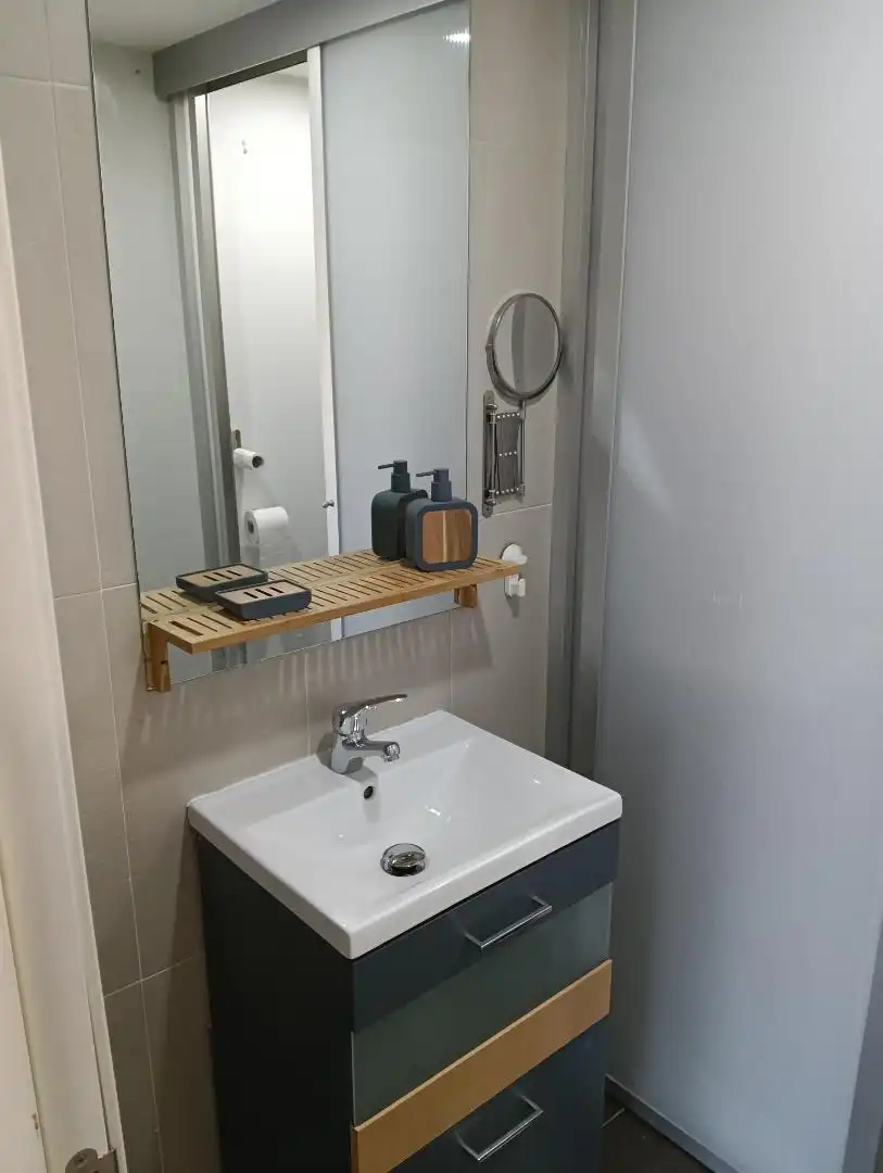 Habitación en Calle Arquímedes, 5, Valdepelayo - Montepinos - Arroyo Culebro Baño de Loft para compartir en Leganés con Aire acondicionado, Amueblado y Lavadora