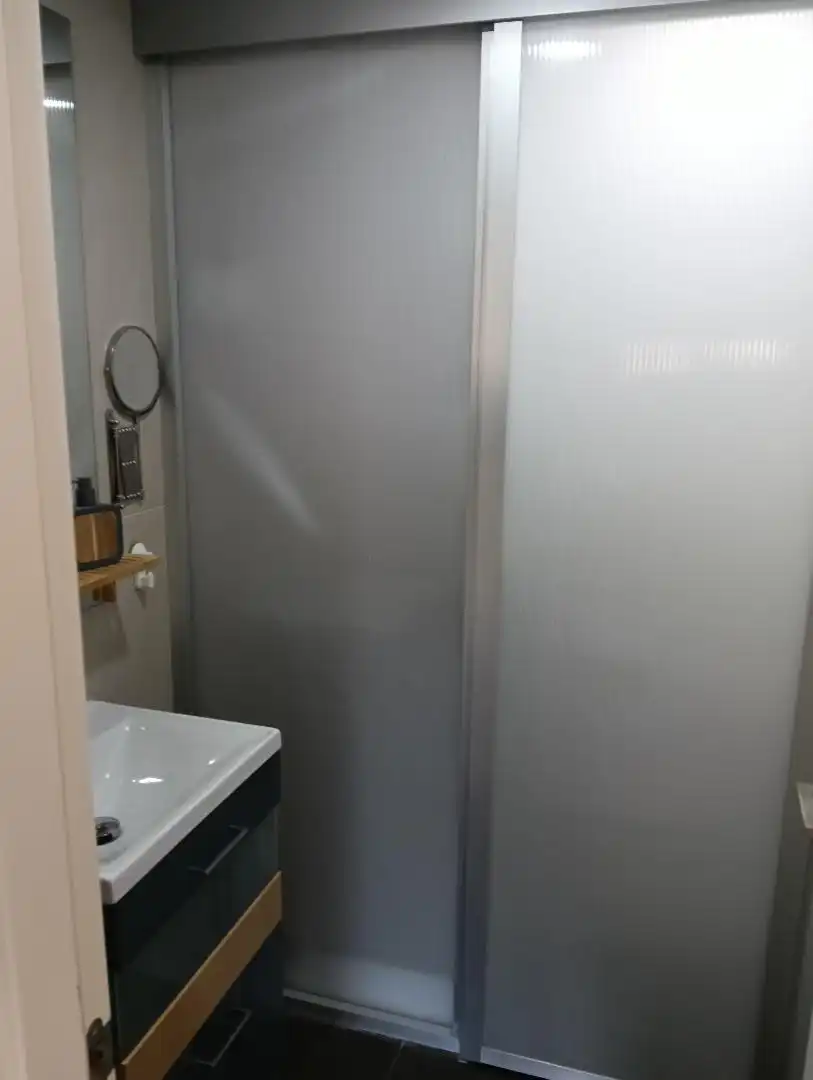 Habitación en Calle Arquímedes, 5, Valdepelayo - Montepinos - Arroyo Culebro Baño de Loft para compartir en Leganés con Aire acondicionado, Amueblado y Lavadora