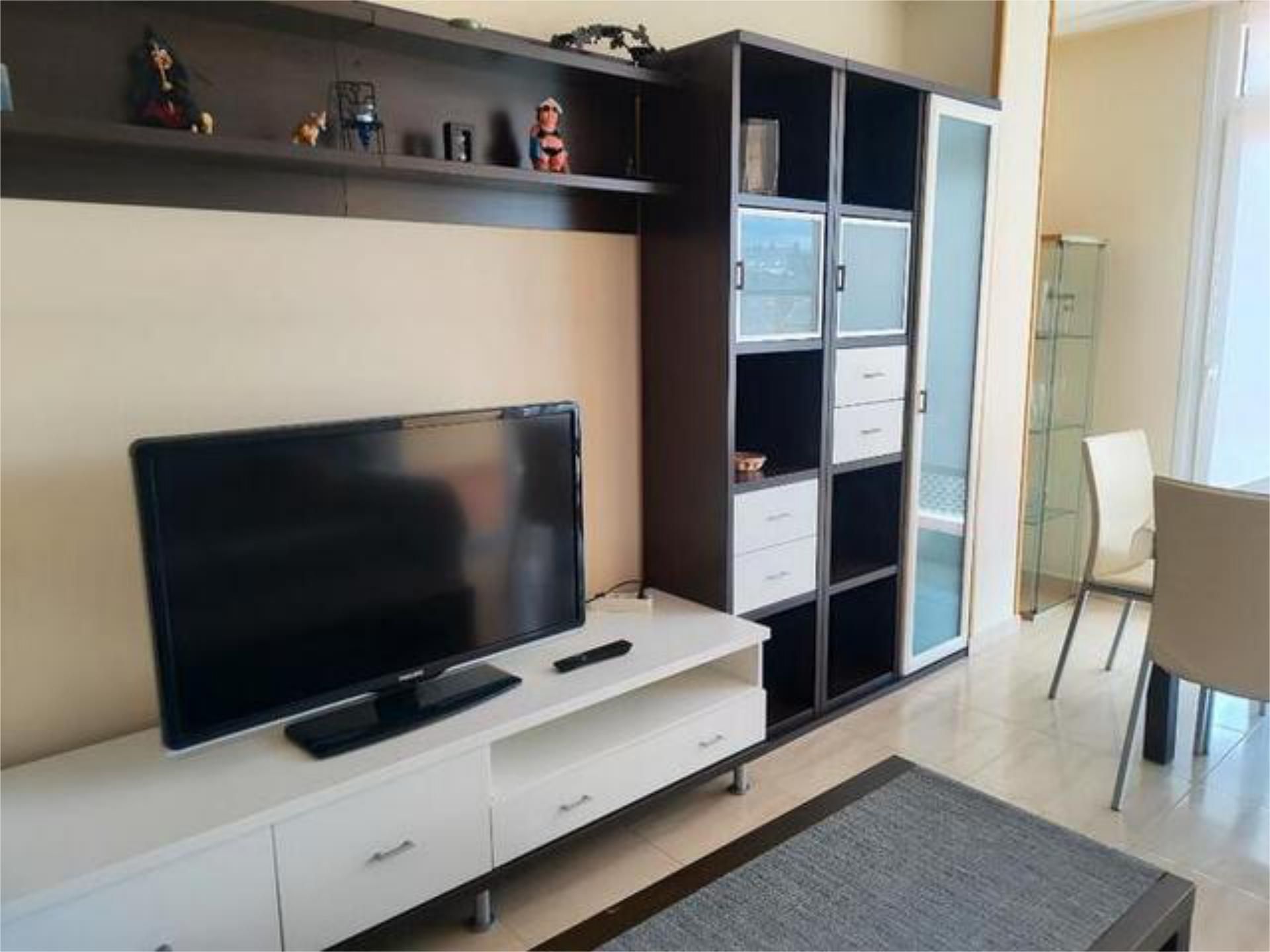 Pis de lloguer a Cervo Sala d'estar de Pis de lloguer en Cervo amb Calefacció, Terrassa i Piscina