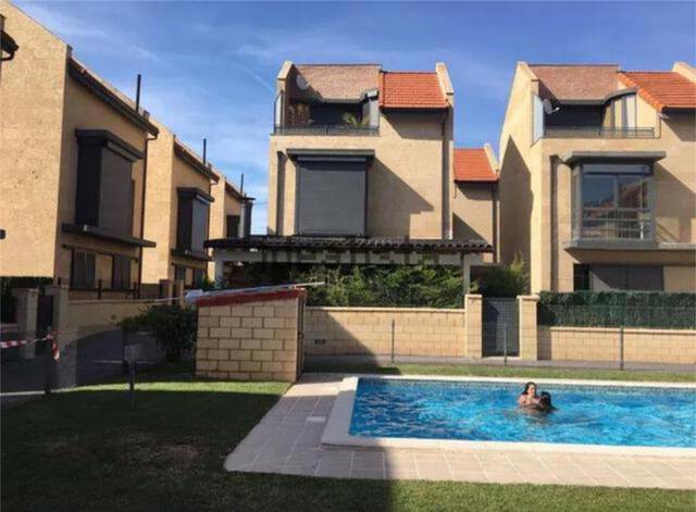 Casa adosada en Venta en Ribafrecha