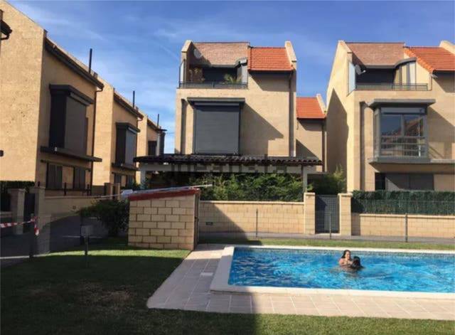 Casa adosada en Venta en Ribafrecha