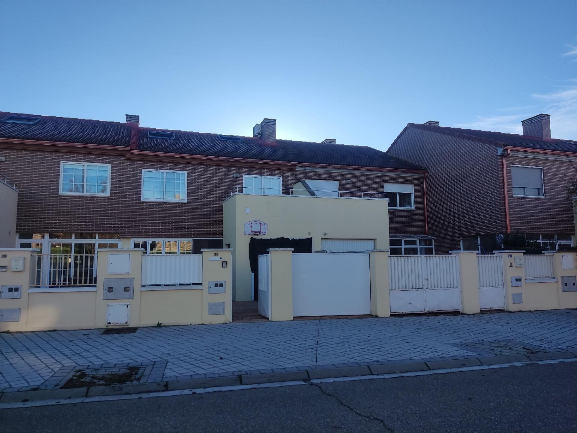 Single-family semi-detached for sale in Calle Pisuerga, 21, Laguna de Duero Exterior view of Single-family semi-detached for sale in Laguna de Duero with Terrace