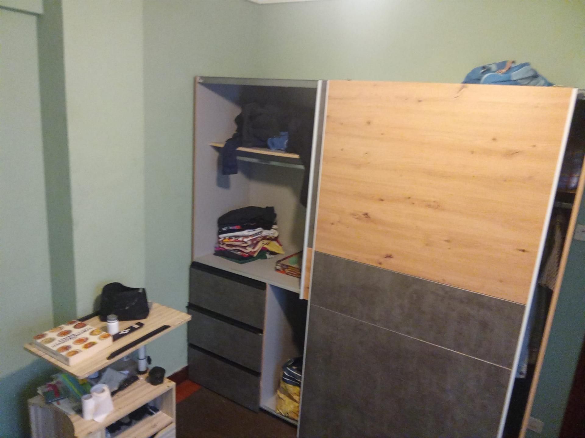 Bedroom of Flat to share in Durango  with Parquet flooring, Furnished and Oven