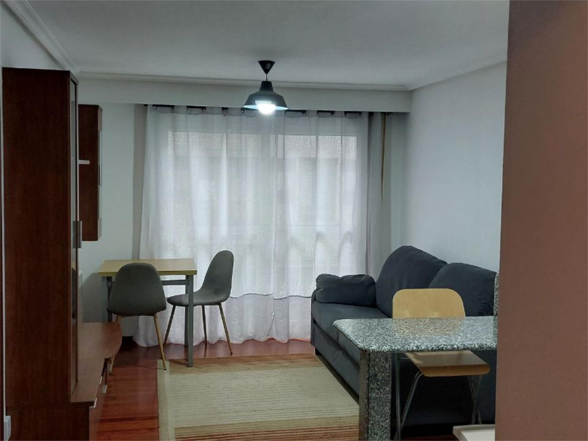 Living room of Apartment to rent in Vigo   with Heating, Parquet flooring and Storage room