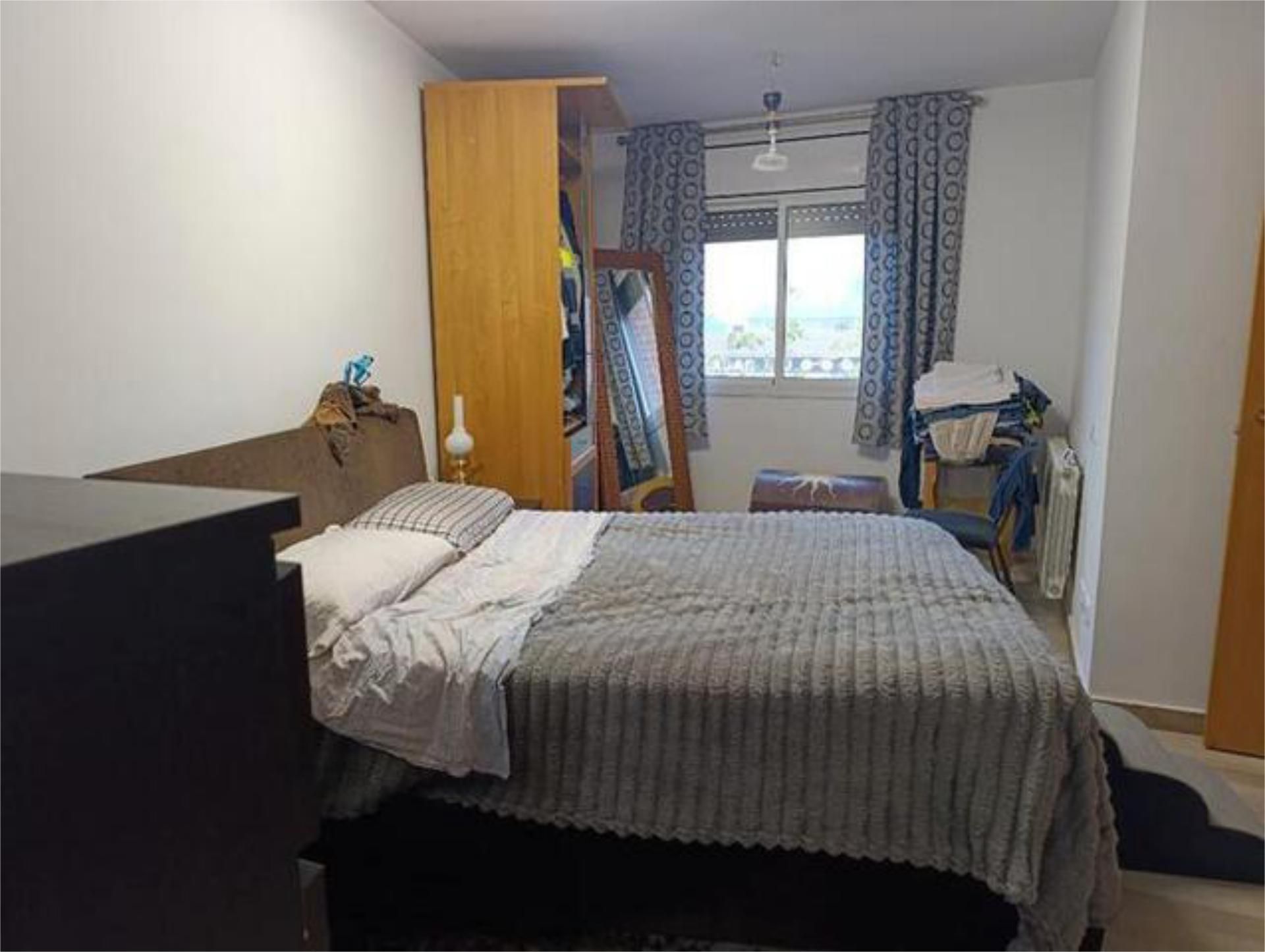 Flat for sale in Caputxins - Ambulatori Bedroom of Flat for sale in Vic with Heating and Terrace