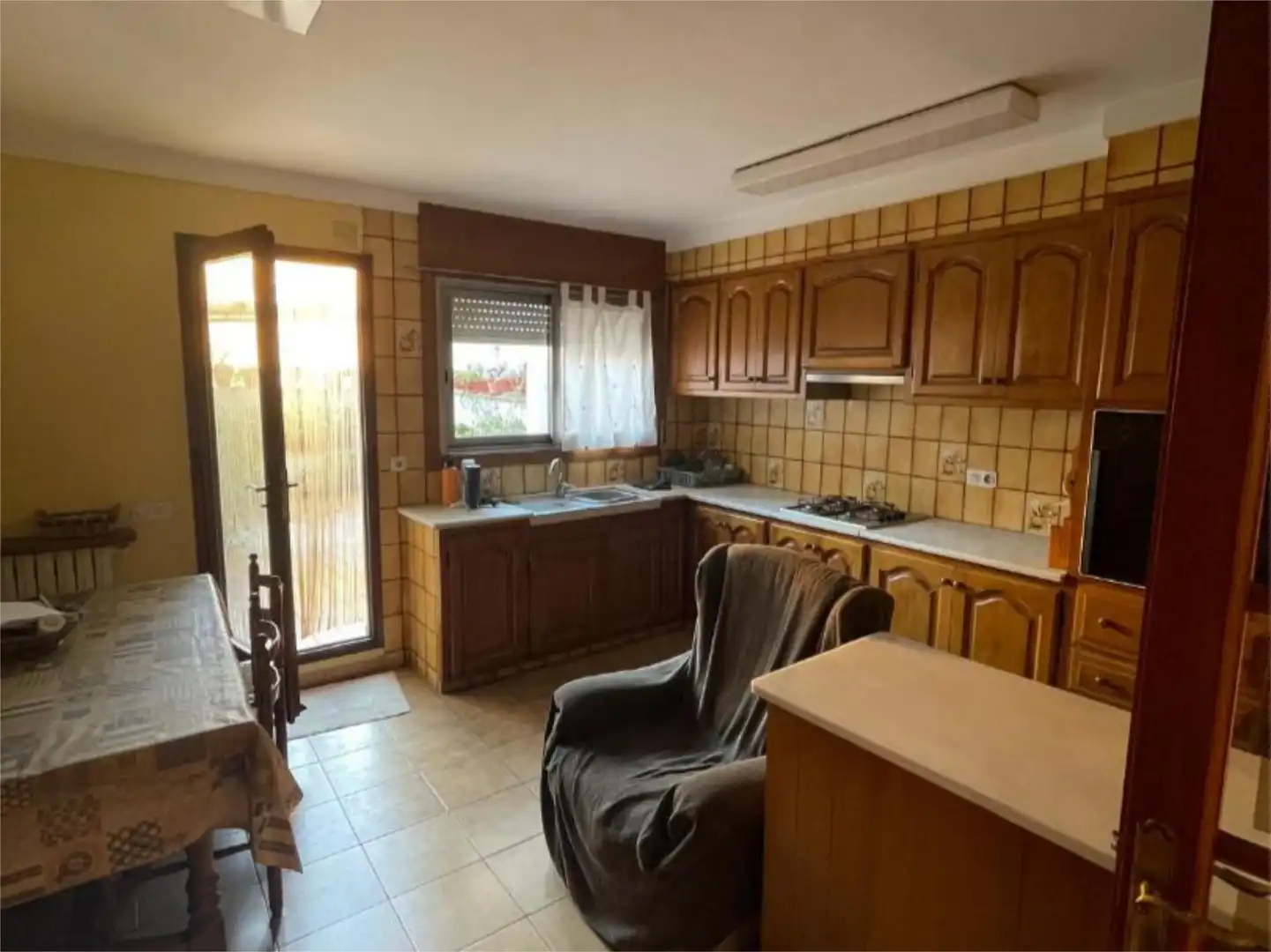 Casa adosada en venda a Carrer del Canat, 16, Banyoles Cuina de Casa adosada en venda en Banyoles amb Terrassa
