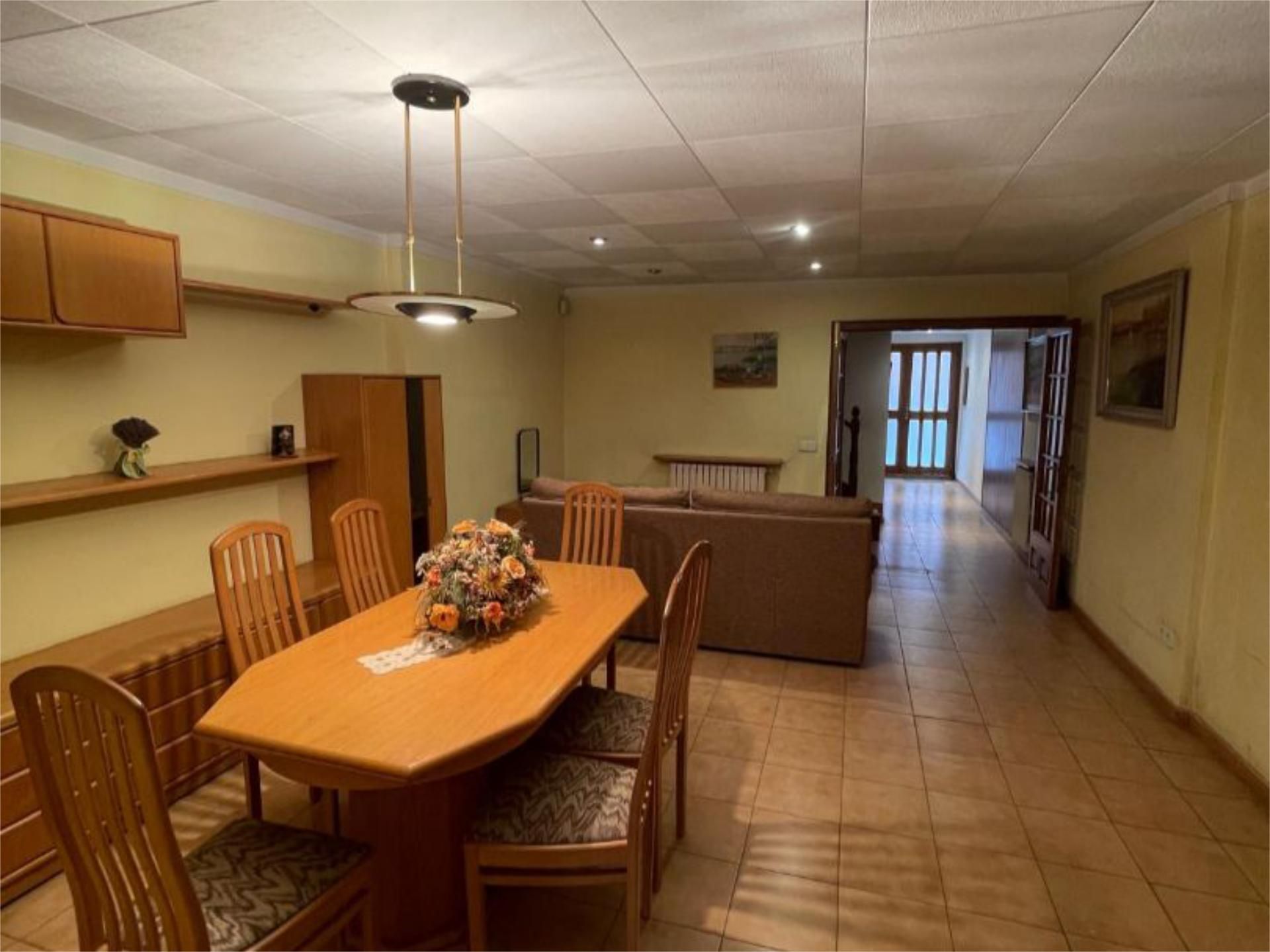 Menjador de Pis en venda en Banyoles amb Terrassa