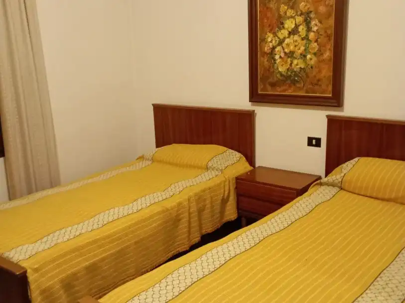 Casa adosada en venda a Carrer del Canat, 16, Banyoles Dormitori de Casa adosada en venda en Banyoles amb Terrassa