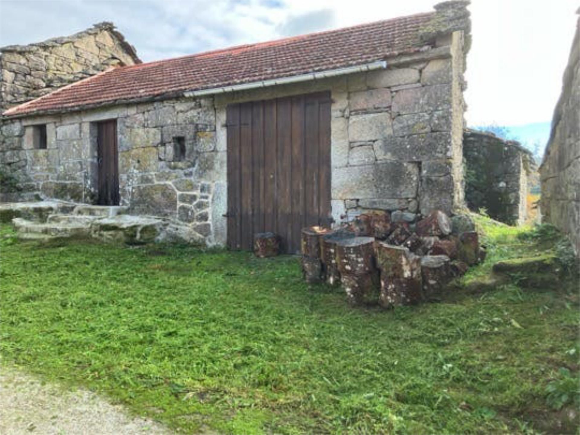 Exterior view of Houses for sale in San Cristovo de Cea