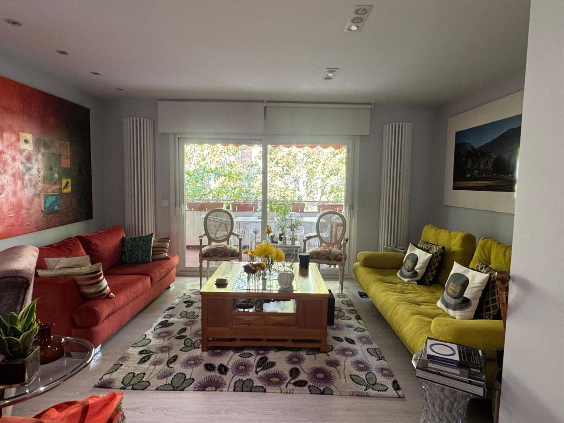 Living room of Flat for sale in Pozuelo de Alarcón  with Air Conditioner, Terrace and Swimming Pool