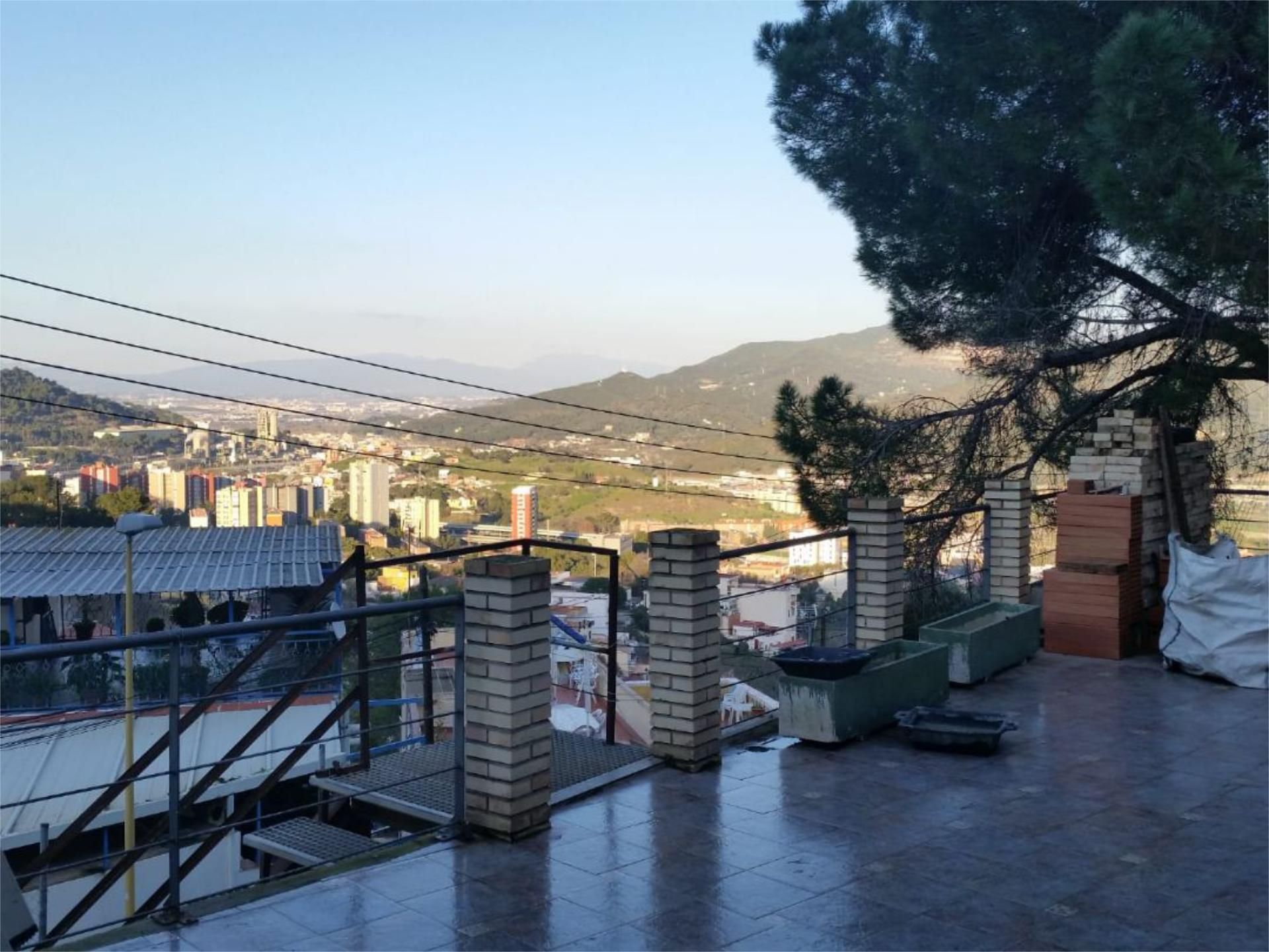 Study to rent in Carrer de Castellfollit, 35, Torre Baró