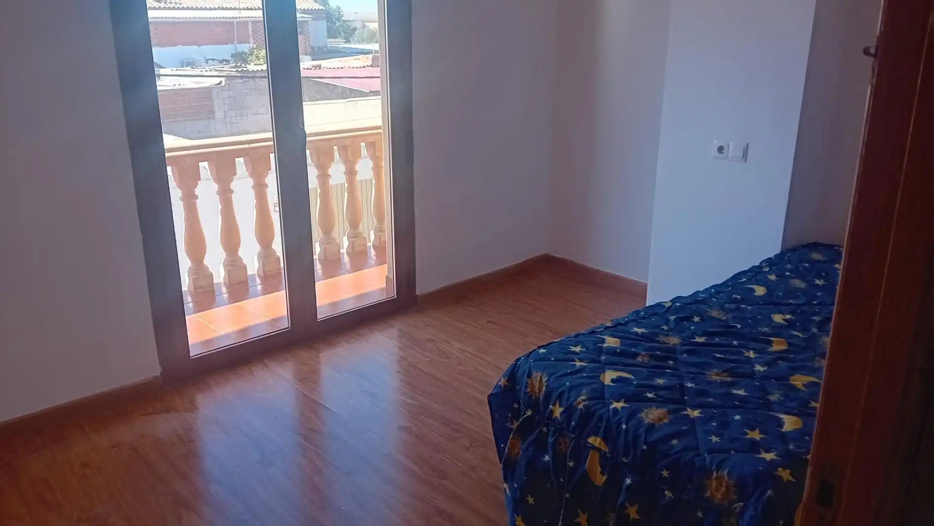 Casa adosada en venta en Calle Buenavista, 9, Las Mesas Habitación de Casa adosada en venta en Las Mesas con Calefacción, Jardín privado y Terraza