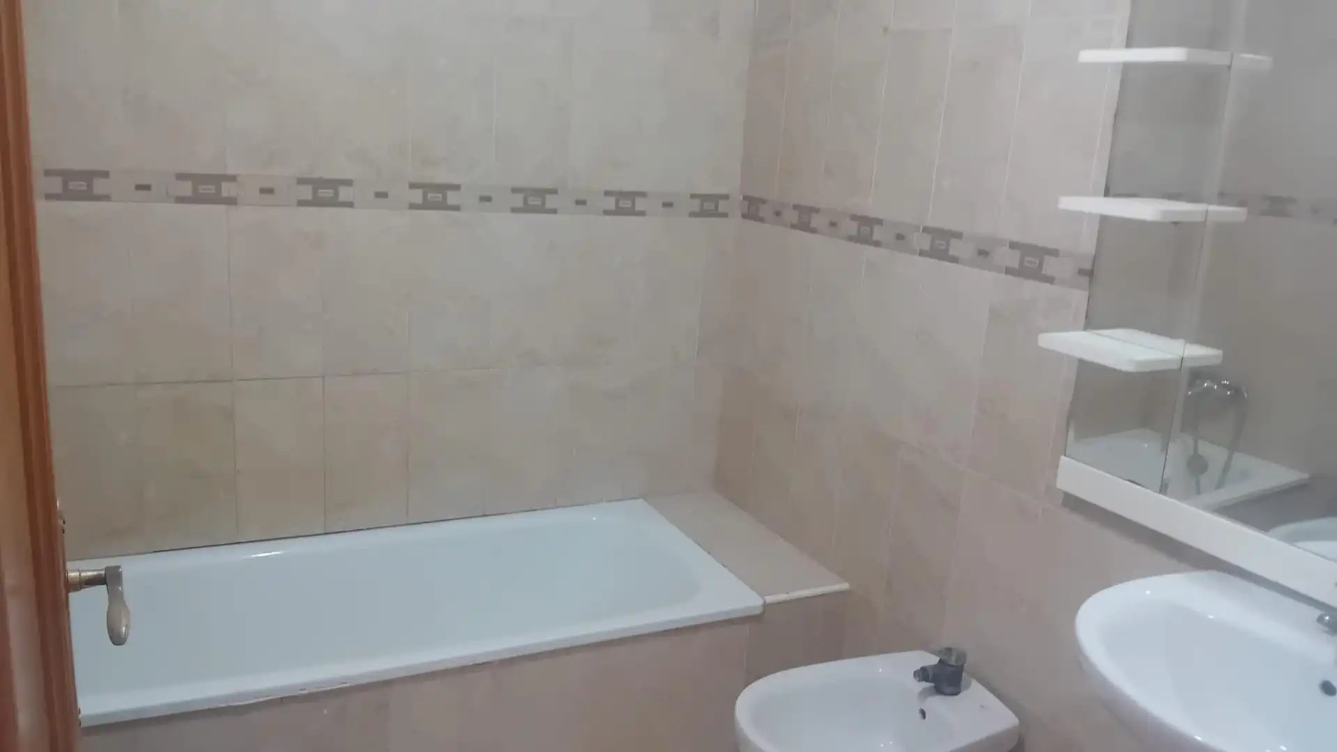 Casa adosada en venta en Calle Buenavista, 9, Las Mesas Baño de Casa adosada en venta en Las Mesas con Calefacción, Jardín privado y Terraza