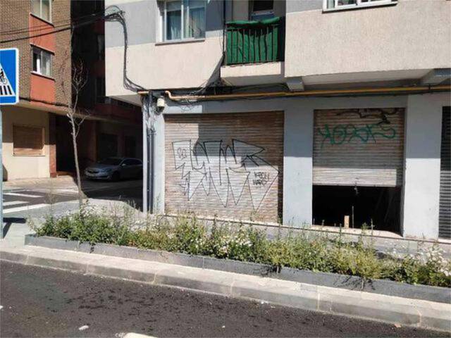 Local comercial en Alquiler en Avenida Valladolid - Barriada Yagüe