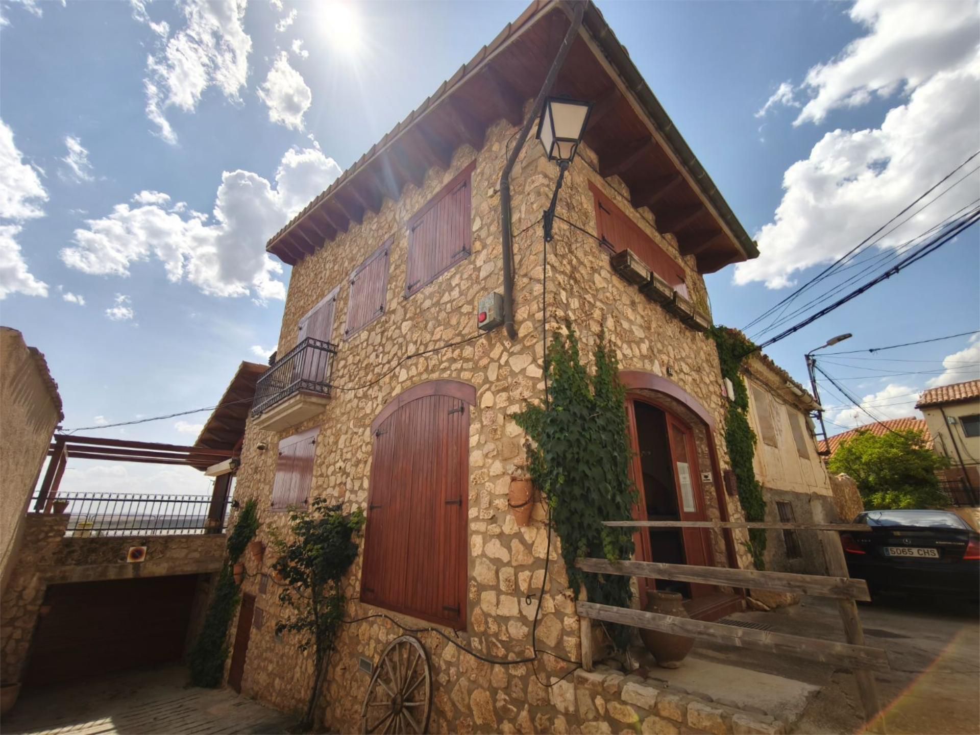 Vista exterior de Casa o xalet en venda en Gallocanta amb Aire condicionat, Calefacció i Parquet