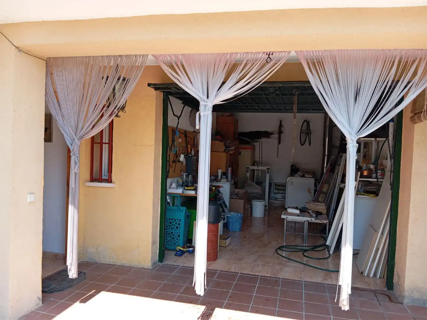 Wohnung zum Verkauf in Navahondilla mit Klimaanlage, Heizung und Privatgarten