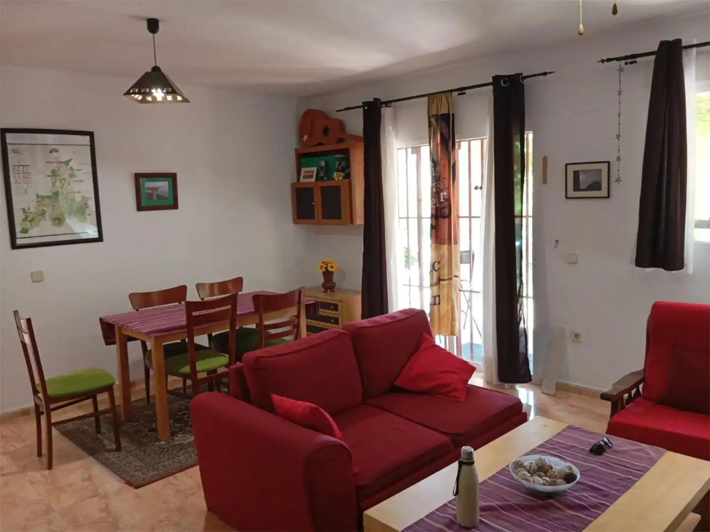 Wohnzimmer von Wohnung zum Verkauf in Navahondilla mit Klimaanlage, Heizung und Privatgarten