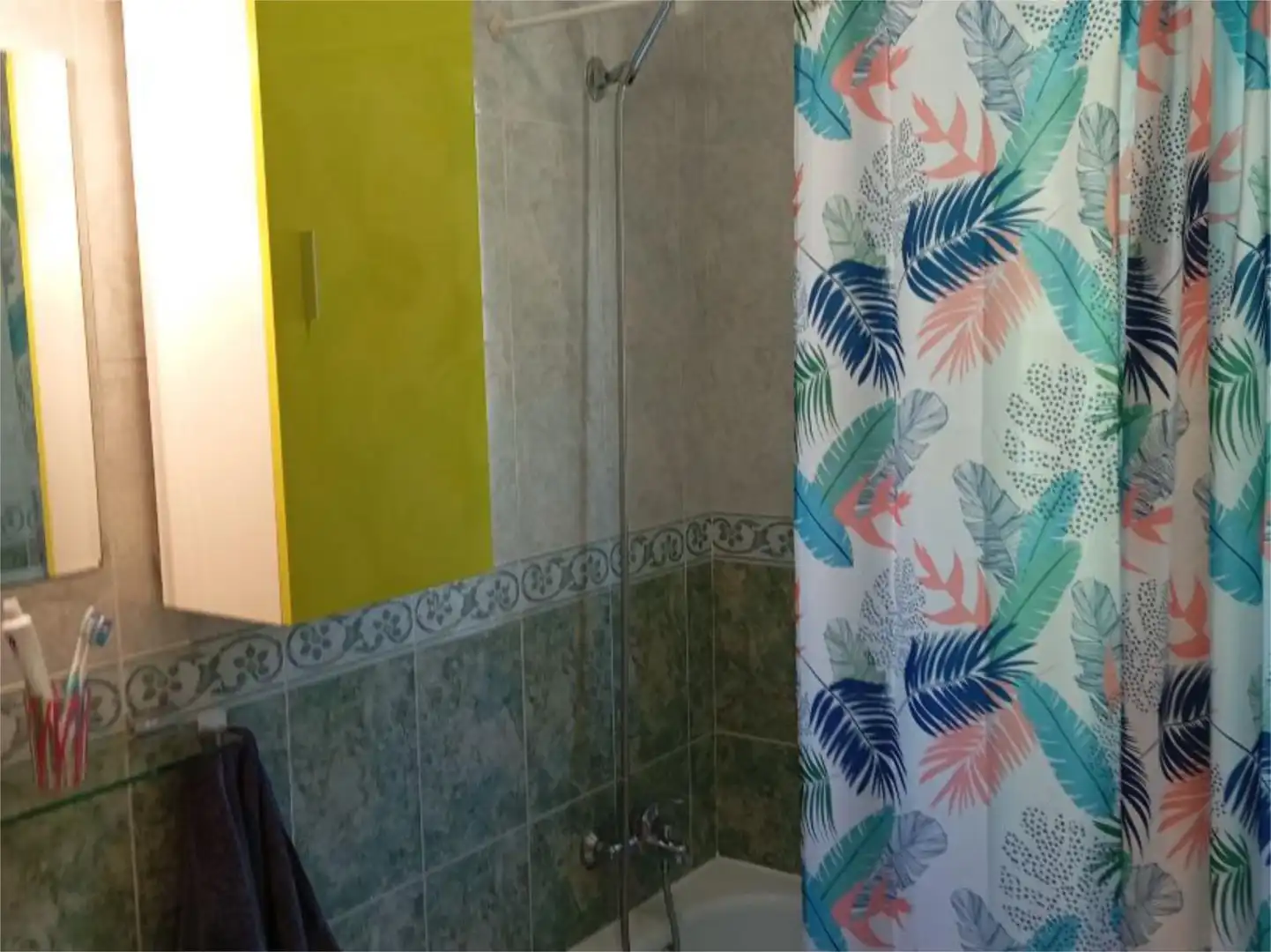 Badezimmer von Wohnung zum Verkauf in Navahondilla mit Klimaanlage, Heizung und Privatgarten