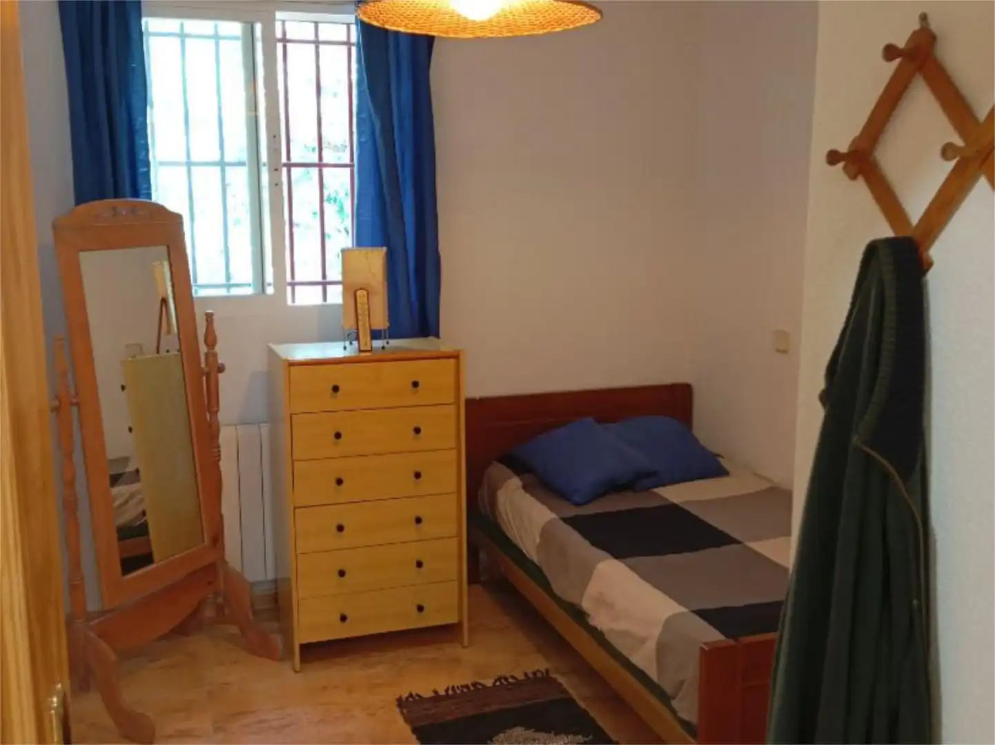 Schlafzimmer von Wohnung zum Verkauf in Navahondilla mit Klimaanlage, Heizung und Privatgarten
